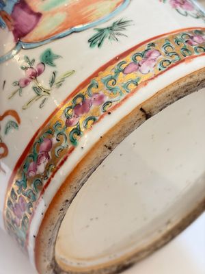 Four Chinese Canton famille rose vases with narrative design, 19th C. — photo 18