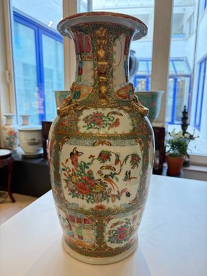 Four Chinese Canton famille rose vases with narrative design, 19th C. — photo 20