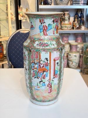 Four Chinese Canton famille rose vases with narrative design, 19th C. — photo 3