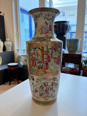 Four Chinese Canton famille rose vases with narrative design, 19th C. — photo 8