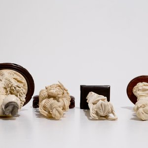 Four Chinese carved ivory female figures on wooden base, late 19th and early 20th C. — 照片 6