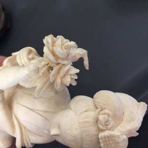 Four Chinese carved ivory female figures on wooden base, late 19th and early 20th C. — 照片 9