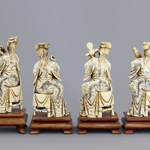 Four Chinese carved ivory ladies with instruments on wooden stands, ca. 1900 — photo 4