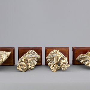 Four Chinese carved ivory ladies with instruments on wooden stands, ca. 1900 — photo 6