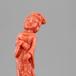 Four Chinese carved red coral figures, 19/20th C. — 照片 11