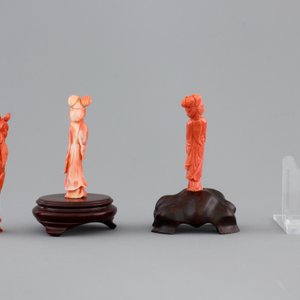 Four Chinese carved red coral figures, 19/20th C. — 照片 4
