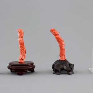Four Chinese carved red coral figures, 19/20th C. — 照片 5
