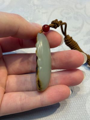 Four Chinese celadon and russet jade carvings, Qing — foto 3