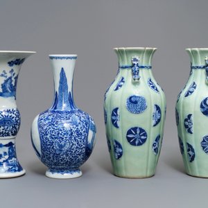 Four Chinese celadon-ground and blue and white vases, 19/20th C. — photo 2