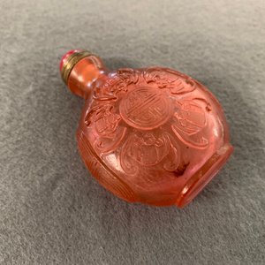 Four Chinese cherry red and pink glass snuff bottles, 19/20th C. — photo 8