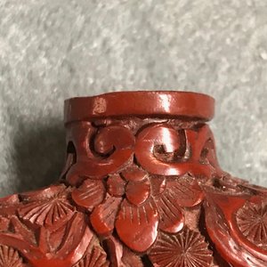 Four Chinese cinnabar lacquer snuff bottles, 19/20th C. — 照片 30