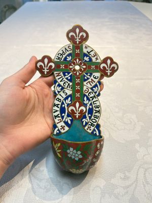 Four Chinese cloisonné crucifixes and a holy water font, 19th C. — photo 1