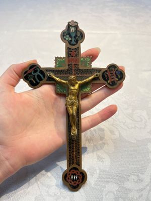Four Chinese cloisonné crucifixes and a holy water font, 19th C. — photo 15