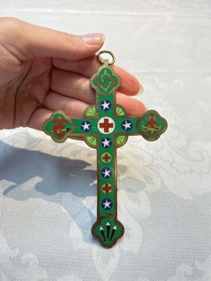 Four Chinese cloisonné crucifixes and a holy water font, 19th C. — photo 21
