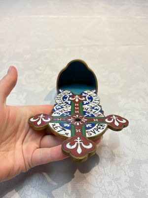 Four Chinese cloisonné crucifixes and a holy water font, 19th C. — photo 5