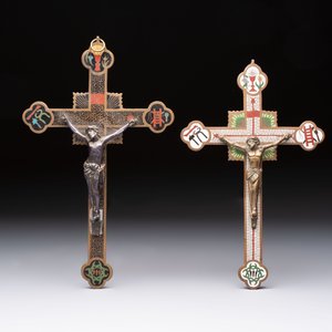 Four Chinese cloisonné crucifixes and a holy water font, 19th C. — photo 6