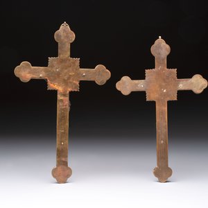 Four Chinese cloisonné crucifixes and a holy water font, 19th C. — photo 7