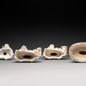Four Chinese Dehua blanc de Chine sculptures of the seated Guanyin, 20th C. — foto 4
