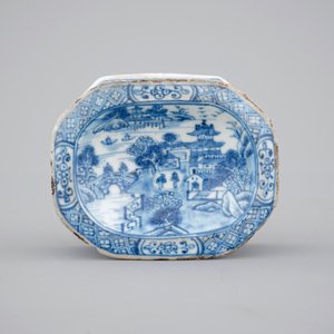 Four Chinese doucai, kraak, Yongzheng and Imari plates and a blue & white salt, 18th C. — foto 7