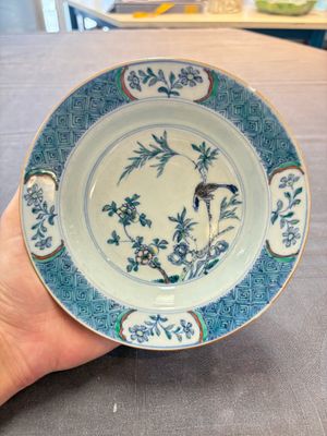 Four Chinese doucai plates with birds among bamboo and floral design, 18th C. — foto 1