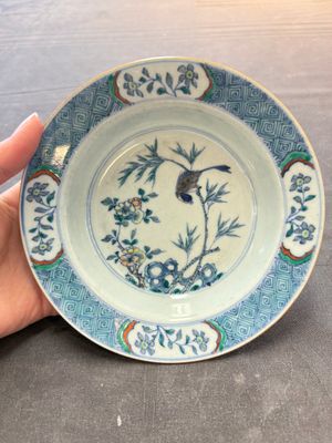 Four Chinese doucai plates with birds among bamboo and floral design, 18th C. — foto 8