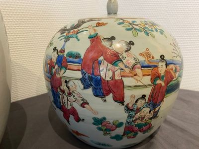 Four Chinese famille rose and blue and white covered jars, 19/20th C. — photo 5