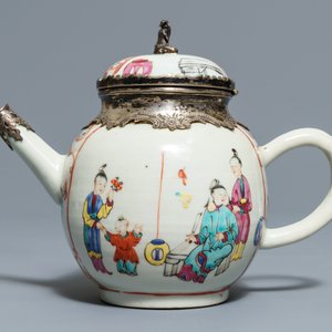 Four Chinese famille rose and blue and white jugs and teapots, Kangxi/Qianlong — 照片 2