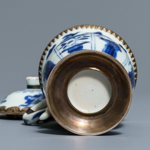 Four Chinese famille rose and blue and white jugs and teapots, Kangxi/Qianlong — 照片 22
