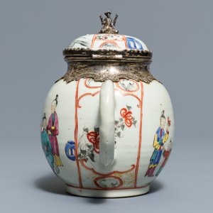 Four Chinese famille rose and blue and white jugs and teapots, Kangxi/Qianlong — 照片 5