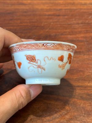 Four Chinese famille rose and iron-red cups and saucers, Yongzheng/Qianlong — photo 43