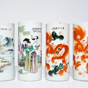 Four Chinese famille rose and iron red hat stands, 19/20th C. — photo 1