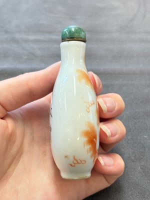 Four Chinese famille rose and iron-red snuff bottles, Tongzhi mark and signed Shen Huanwen 沈煥文, 19/20th C. and one dated 1929 — foto 22