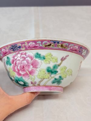 Four Chinese famille rose and monochrome wares — photo 14