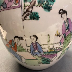 Four Chinese famille rose and qianjiang cai jars and covers, 19/20th C. — 照片 14