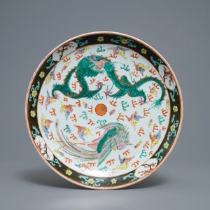 Four Chinese famille rose and qianjiang cai vases and a dish, 19/20th C. — 照片 2