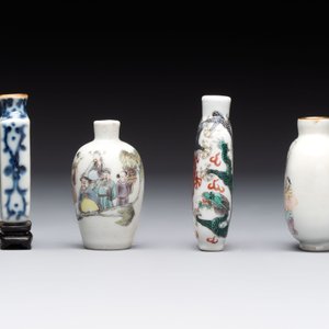Four Chinese famille rose and verte snuff bottles, dragon and Qianlong marks, 19th C. — photo 2