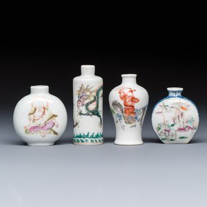 Four Chinese famille rose and verte snuff bottles — foto 2