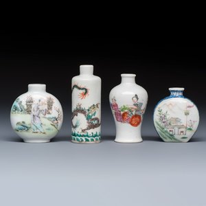 Four Chinese famille rose and verte snuff bottles — foto 4
