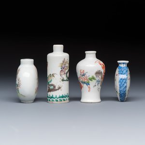 Four Chinese famille rose and verte snuff bottles — foto 5