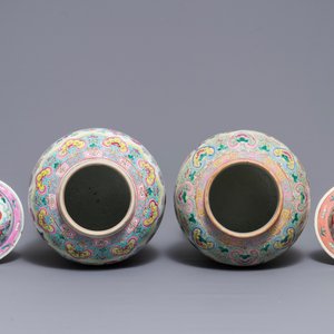 Four Chinese famille rose and verte vases, 19th C. — 照片 5