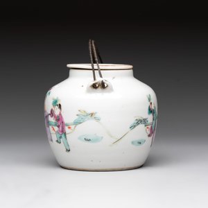 Four Chinese famille rose and verte wares, Zhang Yi Tai Hui 張義泰繪 mark, 19th C. — photo 15
