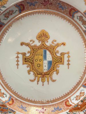 Four Chinese famille rose armorial plates and a dish, Qianlong — 照片 11