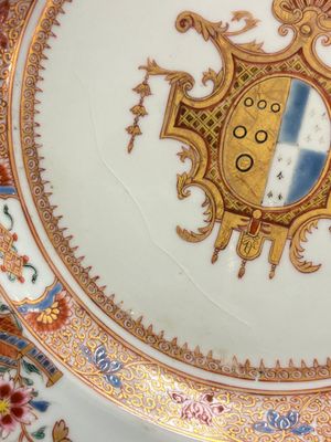 Four Chinese famille rose armorial plates and a dish, Qianlong — 照片 14