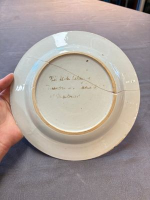 Four Chinese famille rose armorial plates and a dish, Qianlong — 照片 5