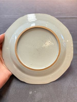 Four Chinese famille rose armorial plates and a dish, Qianlong — 照片 7