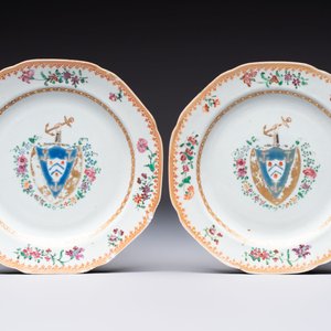 Four Chinese famille rose armorial plates and a dish, Qianlong — 照片 2