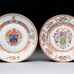 Four Chinese famille rose armorial plates and a dish, Qianlong — 照片 4