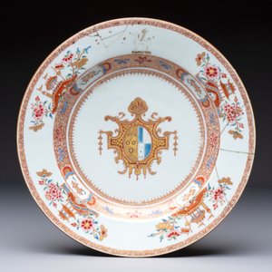 Four Chinese famille rose armorial plates and a dish, Qianlong — 照片 6