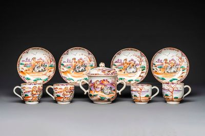 Four Chinese famille rose cups and saucers and a sugar bowl with design of two horses, Qianlong — foto 1