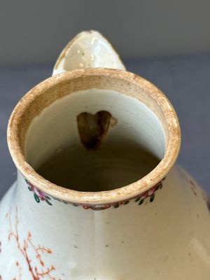 Four Chinese famille rose cups and saucers and an ewer with design of two horses, Qianlong — photo 20